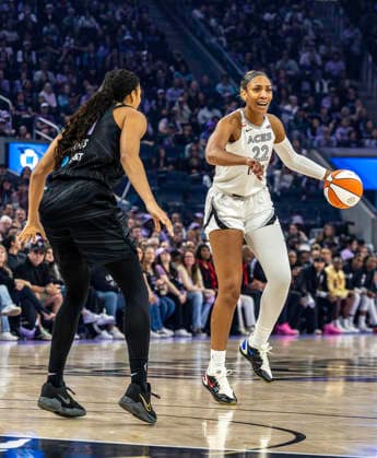 WNBA, Basketball Damen, USA 2026 : Las Vegas Vs Golden State MAY 31 May 31 2026 Las Vegas center A ja Wilson (22)looks to pass the ball during the WNBA game between Las Vegas Aces and the Golden State Valkyries. Thurman James CSM (Credit Image: Â Thurman James Cal Media) San Francisco Ca USA EDITORIAL USE ONLY Copyright: xx ZUMA-20260531_zma_c04_233.jpg ThurmanxJamesx csmphotothree492464