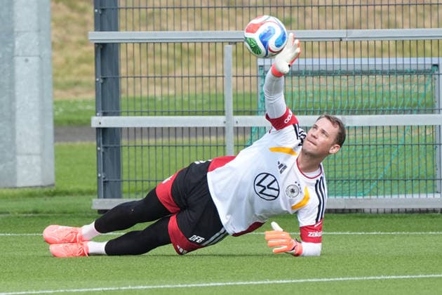 Goalkeeper Manuel Neuer Germany Germany in rehab training with goalkeeping coach Andreas Kronenberg Germany Germany Frankfurt 01 06 2026 German national team bids farewell to Germany with public training session