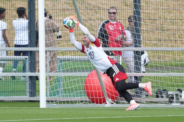 Goalkeeper Manuel Neuer Germany Germany in goal Frankfurt 01 06 2026 German national team bids farewell to Germany with public training session