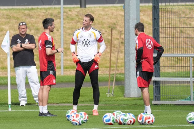 Goalkeeper Manuel Neuer Germany Germany in goal Frankfurt 01 06 2026 German national team bids farewell to Germany with public training session