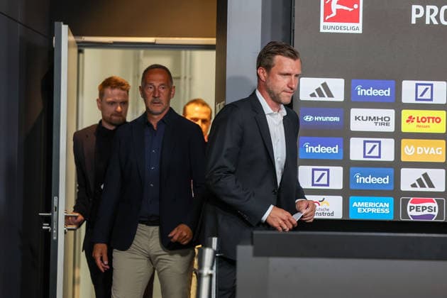 2026.06.01 xJAx Pressekonferenz zur Vorstellung des neuen Cheftrainers Adi Hütter v.l., Adi Hütter und Markus Krösche auf dem weg zur PK (DFL DFB REGULATIONS PROHIBIT ANY USE OF PHOTOGRAPHS as IMAGE SEQUENCES and or QUASI-VIDEO) Frankfurt am Main Deutsche Bank Park Hessen Deutschland Copyright: xJoaquimxFerreirax