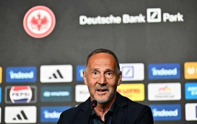 01 06 2026, xfux, Fussball 1 Bundesliga, Eintracht Frankfurt Press conference to present Adolf Adi Hütter Huetter as new head coach v l Trainer Adolf Adi Hütter Huetter Eintracht Frankfurt zautz DFL DFB REGULATIONS PROHIBIT ANY USE OF PHOTOGRAPHS as IMAGE SEQUENCES and or QUASI VIDEO Frankfurt am Main