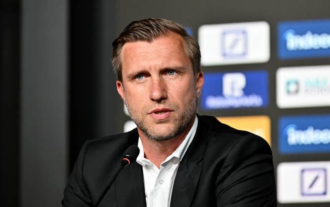 01 06 2026, xfux, Fussball 1 Bundesliga, Eintracht Frankfurt Press conference for the presentation of Adolf Adi Hütter Huetter as new head coach v l Sport Vorstand Markus Kroesche Krösche Director of Sports Eintracht Frankfurt DFL DFB REGULATIONS PROHIBIT ANY USE OF PHOTOGRAPHS as IMAGE SEQUENCES and or QUASI VIDEO Frankfurt am Main