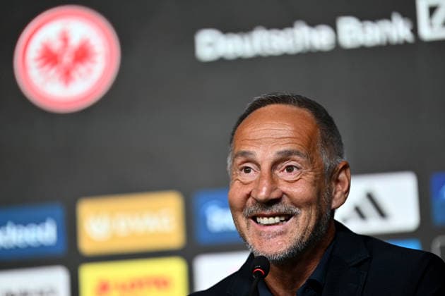 01 06 2026, xfux, Fussball 1 Bundesliga, Eintracht Frankfurt Press conference to present Adolf Adi Hütter Huetter as new head coach v l Trainer Adolf Adi Hütter Huetter Eintracht Frankfurt zautz DFL DFB REGULATIONS PROHIBIT ANY USE OF PHOTOGRAPHS as IMAGE SEQUENCES and or QUASI VIDEO Frankfurt am Main