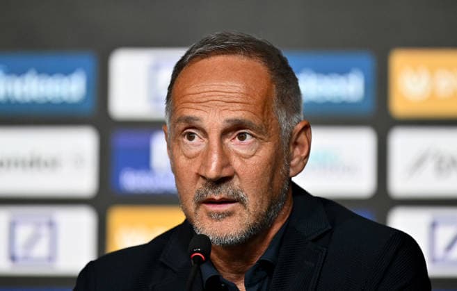 01 06 2026, xfux, Fussball 1 Bundesliga, Eintracht Frankfurt Press conference to present Adolf Adi Hütter Huetter as new head coach v l Trainer Adolf Adi Hütter Huetter Eintracht Frankfurt zautz DFL DFB REGULATIONS PROHIBIT ANY USE OF PHOTOGRAPHS as IMAGE SEQUENCES and or QUASI VIDEO Frankfurt am Main