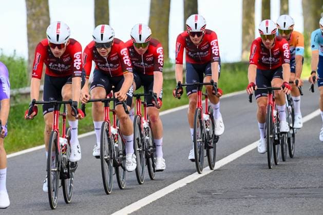Tour de Wallonie 2026 Stage 1 LOBBES, BELGIUM - JUNE 01 : De Lie Arnaud (BEL) of Lotto Intermarche and his teammates in action during stage 1 of the 47th edition of Ethias Tour de Wallonie an UCI ProSeries 2.Pro cycling road race stage for Men Elite of 180.7 km with start in Manage and finish in Lobbes on June 1, 2026 in Lobbes, Belgium, 01 06 2026 ( Motordriver Pieter Van Herzele - Lobbes Belgium  Copyright: xVincentxKalutx