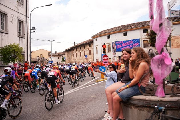 The pack rides cycles during Stage 3 of the Giro d™Italia Women, from Bibione to Buja, Italy, Monday, June 1, 2026  Copyright: xMarcoxAlpozzi LaPressex