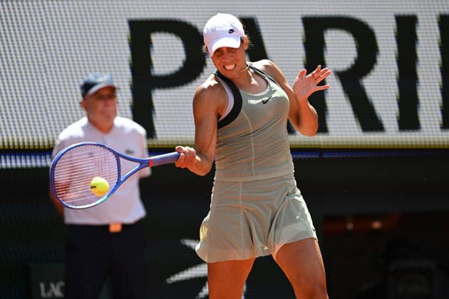 2026 French Open, Roland-Garros - Day 9 PARIS, FRANCE - JUNE 1: Madison Keys of United States in action against Diana Shnaider during their women s fourth-round match on Day Nine of the 2026 French Open tennis tournament at the Roland-Garros Complex in Paris on June 1, 2026. Burak Akbulut Anadolu Paris France. Editorial use only. Please get in touch for any other usage.  Copyright: x2026xAnadoluxBurakxAkbulutx