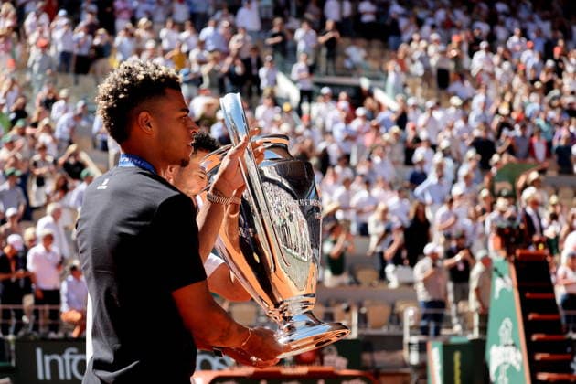 Désiré Doué et Warren Zaire Emery - Le Paris Saint-Germain (PSG) présente ses trophées de Ligue des champions aux Internationaux de de Tennis de Roland Garros 2026, à Paris, France, le 1er juin 2026. Jacovides-Moreau Bestimage Paris Saint-Germain (PSG) presents its Champions League trophies at the 2026 French Open tennis tournament at Roland Garros, Paris, France, on June 1, 2026.  Copyright: xJACOVIDES-MOREAUx xBESTIMAGExJACOVIDES-MOREAUx xBESTIMAGEx