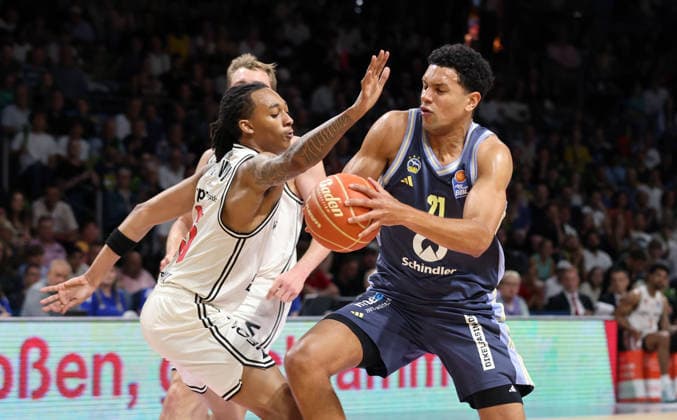 Austin Crowley, Michael Rataj duel Match scene Action Sport Basketball BBL Bundesliga Mens Play Off Semi-Final 2 Match Season 2025 2026 01 06 2026 ALBA Berlin vs BMA365 Bamberg Baskets