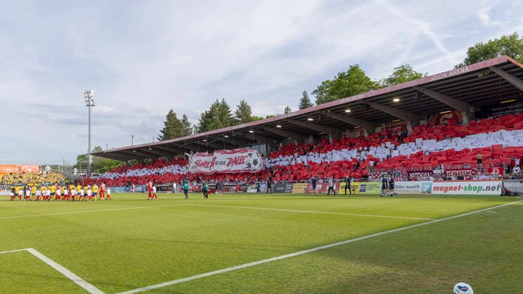 f l n r Choreo, choreography, fan, fans of the Würzberg fans, in the second leg of the promotion match to the 3 league between FC Würzburger Kickers and 1 FC Lok Leipzig at the AKON Arena am Dallenberg, Würzburg, Germany, on June 1, 2026 DFB DFL REGULATIONS PROHIBIT ANY USE OF PHOTOGRAPHS AS IMAGE SEQUENCES AND OR QUASI VIDEO, Copyright: HMBxMedia xHeikoxBecker