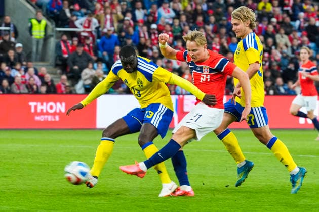 Private international football match Norway Sweden Oslo 20260601 Sweden s Ken Sema duels with Norway s Andreas Schjelderup during the private international men s football match between Norway and Sweden at Ullevaal Stadium Photo Terje Pedersen NTB Oslo Norway EDITORIAL USE ONLY RESTRICTED USE FOR BETTING COMPANIES  Copyright: xTerjexPedersenx xNTBx
