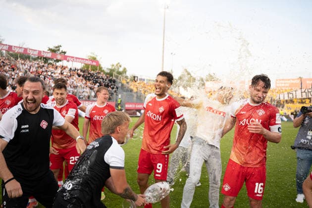 01 06 2026, xhfmx, Soccer Relegation 3 Liga, Kickers Wuerzburg 1 FC Lok Leipzig Wuerzburg celebrates promotion to the 3 Liga DFL DFB REGULATIONS PROHIBIT ANY USE OF PHOTOGRAPHS as IMAGE SEQUENCES and or QUASI VIDEO Wuerzburg