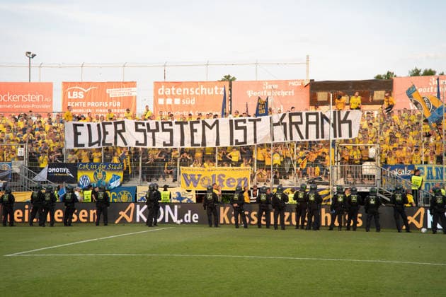 01 06 2026, xhfmx, Soccer Relegation 3 Liga, Kickers Wuerzburg 1 FC Lok Leipzig Lok Fans with a Banner DFL DFB REGULATIONS PROHIBIT ANY USE OF PHOTOGRAPHS as IMAGE SEQUENCES and or QUASI VIDEO Wuerzburg