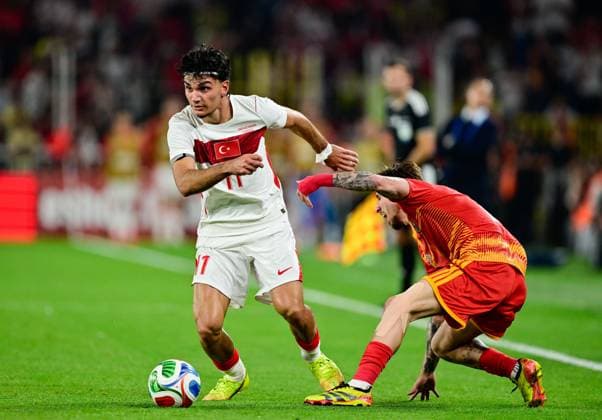 Turkiye v North Macedonia - Friendly match ISTANBUL, TURKIYE - JUNE 1: Can Uzun of Turkiye competes against Darko Churlinov of North Macedonia during the International Friendly, Länderspiel, Nationalmannschaft match between Turkiye and North Macedonia at Chobani Stadium, on June 1, 2026, in Istanbul, Turkiye. Cem Tekkesinoglu Anadolu Istanbul Turkey. Editorial use only. Please get in touch for any other usage.  Copyright: x2026xAnadoluxCemxTekkesinoglux