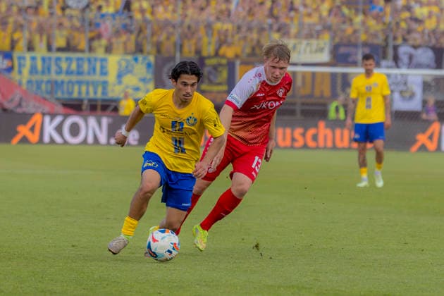 Würzburg, Germany 01 June 2026 Relegation 3 Liga 2025 2026 Second leg FC Würzburger Kickers vs 1 FC Lok Leipzig In the picture from left in duel Eren Öztürk Oeztuerk 1 FC and Philipp Ochs FWK DFL DFB regulations prohibit any use of photographs as image sequences and or quasi video AKON Arena Bayern Copyright: xFotostandx xSchäferx