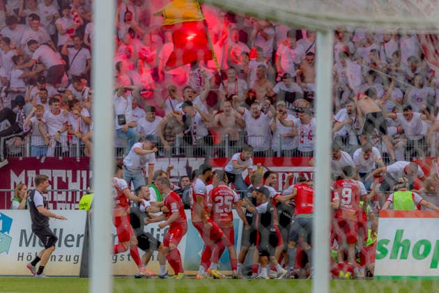 Würzburg, Germany 01 June 2026 Relegation 3 Liga 2025 2026 second leg FC Würzburger Kickers vs 1 FC Lok Leipzig In the picture in the grape scorer Djamal Ziane FCWK cheers with his teammates after his goal to 2 1, DFL DFB regulations prohibit any use of photographs as image sequences and or quasi video AKON Arena Bayern Copyright: xFotostandx xSchäferx