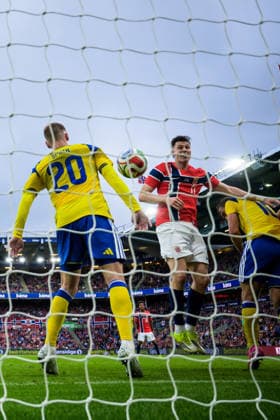 260601 Eric Smith of Sweden touches the ball as Jorgen Strand Larsen of Norway scores the 3 0 goal during the international friendly football match between Norway and Sweden on June 1, 2026 in Oslo Photo Joel Marklund BILDBYRAN kod JM JM0820 bbeng fotboll football soccer fotball träningslandskamp privatlandskamp landskamp international friendly norge norway sverige sweden sverige a  Copyright: JOELxMARKLUND BB260601JM158