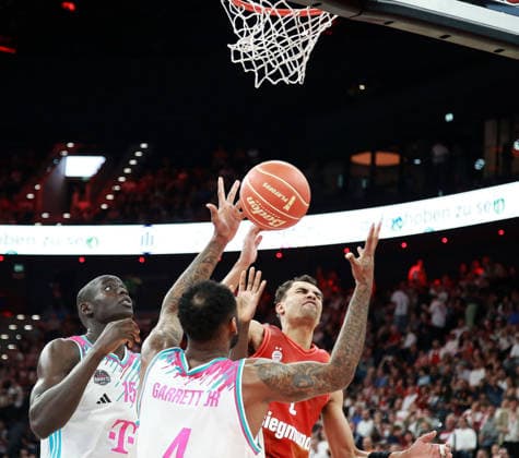 from left Kur JONGKUCHJaff GARRET Bonn , Oscar da SILVA Muenchen , Mens Basketball Bundesliga, 2025 26, play off semi-final, second match, FC Bayern Muenchen Basketball vs Telekom Baskets Bonn, SAP Garden3, 01 06 26 Copyright: WolfgangxFehrmann