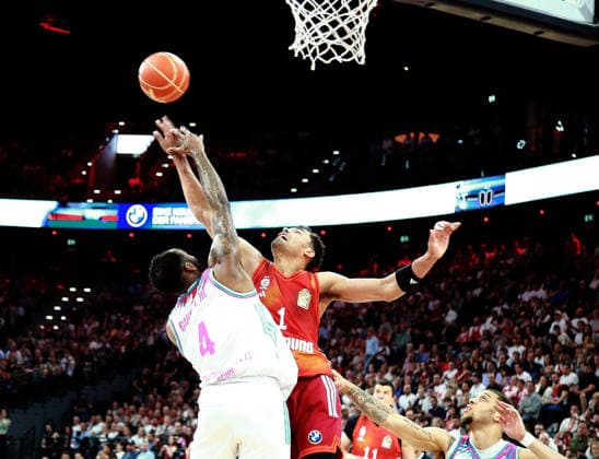 from left Jaff GARRET Bonn , Oscar da SILVA Muenchen , Mens Basketball Bundesliga, 2025 26, play off semi-final, second match, FC Bayern Muenchen Basketball vs Telekom Baskets Bonn, SAP Garden3, 01 06 26 Copyright: WolfgangxFehrmann