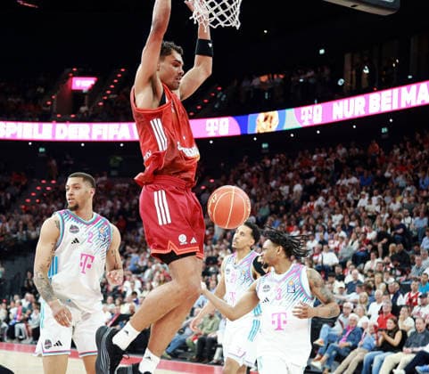 at the basket Oscar da SILVA Muenchen , Mens Basketball Bundesliga, 2025 26, play off semi-final, second game, FC Bayern Muenchen Basketball vs Telekom Baskets Bonn, SAP Garden3, 01 06 26 Copyright: WolfgangxFehrmann