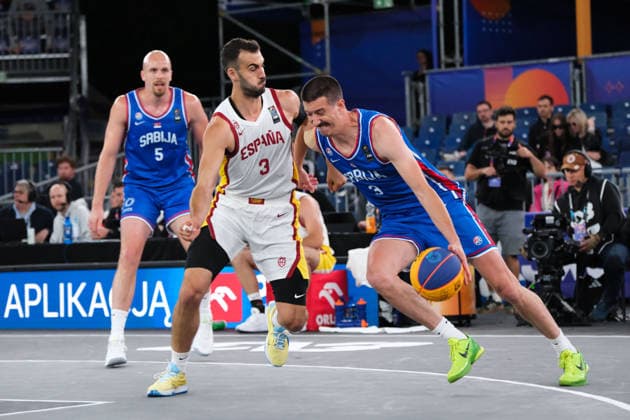 June 1, 2026, Warsaw, Masovian Voivodeship, Poland: SpainÃ¢â‚¬â ¢s GUIM EXPOSITO (3) in action against SerbiaÃ¢â‚¬â ¢s STRAHINJA STOJACIC (3) and NENAD NERANDZIC (5) during a FIBA 3x3 Basketball World Cup menÃ¢â‚¬â ¢s Pool A game between Serbia and Spain in Warsaw, Poland. Warsaw Poland - ZUMAk204 20260601_zip_k204_116 Copyright: xRomanxKozielx