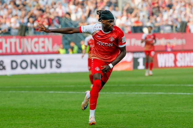 f l n r Goalscorer Cherif Cisse Würzburger Kickers , cheering after the goal for 2 1, cheering, cheering, cheering, cheering, emotions in the second leg of the promotion match to the 3 Liga between FC Würzburger Kickers and 1 FC Lok Leipzig at the AKON Arena am Dallenberg, Würzburg, Germany, on June 1, 2026 DFB DFL REGULATES PROHIBIT ANY USE OF PHOTOGRAPHS AS IMAGE SEQUENCES AND OR QUASI VIDEO, Copyright: HMBxMedia xHeikoxBecker
