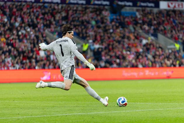 OSLO, NORWAY - JUNE 01: Goalkeeper Jacob Zetterstrom of Sweden shoots the ball during the International Friendly, Länderspiel, Nationalmannschaft match between Norway and Sweden at Ullevaal Stadium on June 01, 2026 in Oslo, Norway. (Photo by Ane Frosaker Sports Press Photo) Copyright: xAnexFrosakerx xSPPx Sportspressphoto_SPR159651