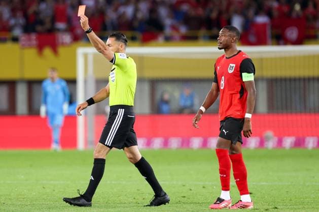 01. JUNE. 2026 – SOCCER – International Friendly, Länderspiel, Nationalmannschaft (MEN), Austria vs Tunisia David Alaba looking on in disappointment as Konrad Laimer (Austria) is shown a red card by the referee VIENNA VIENNA, AUSTRIA – Ernst-Happel-Stadion Ernst-Happel-Stadion AUSTRIA