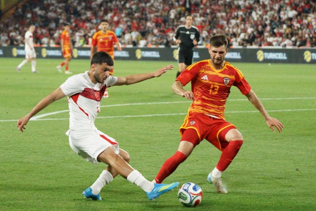 June 1, 2026, Kadikoy, Istanbul, Turkey: Oguz Aydin (L) of Turkey in action against Imran Fetai (R) of North Macedonia during the Turkey-North Macedonia match at Fenerbahce Sukru Saracoglu Stadium in Istanbul on June 1, 2026, as part of the preparations for the 2026 FIFA World Cup, WM, Weltmeisterschaft, Fussball Kadikoy Turkey - ZUMAu194 20260601_zip_u194_023 Copyright: xTolgaxUluturkx