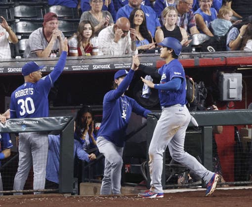 Baseball: Dodgers vs. Diamondbacks Los Angeles Dodgers designated hitter Shohei Ohtani (R) is congratulated by manager Dave Roberts after scoring in the third inning of a baseball game against the Arizona Diamondbacks at Chase Field in Phoenix, Arizona, on June 1, 2026.  A14AA0005617423P