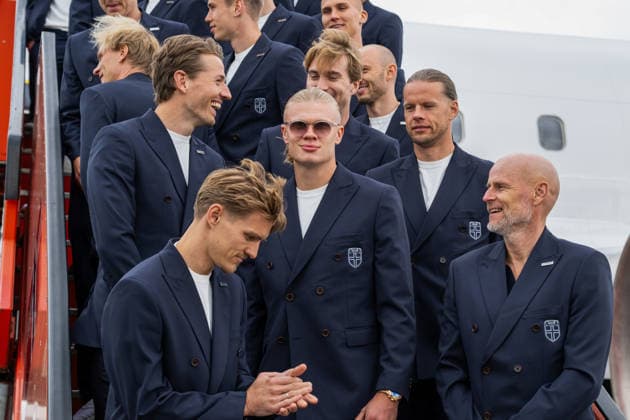 260602 Erling Braut Haaland, head coach Stale Solbakken and players of the Norwegian national football team ahead of boarding a flight at Oslo Lufthavn on June 2, 2026 in Gardermoen Photo Vegard Grott BILDBYRAN kod VG VG0934 bbeng fotball football soccer fotboll fifa world cup vm fotball vm norge norway precamp pre camp travel reise  Copyright: VEGARDxGRoTT BB260602VG001
