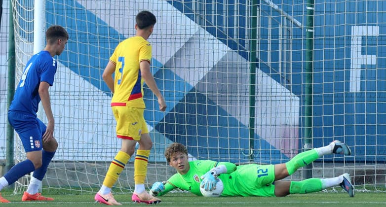 Football, U17, International match, Serbia - Romania