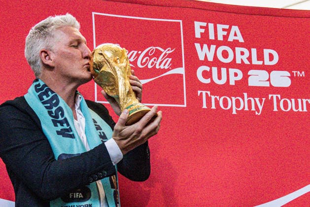 June 2, 2026, New York, New York, USA: German former footballer Bastian Schweinsteiger kisses the coveted trophy as part of the FIFA World Cup, WM, Weltmeisterschaft, Fussball Trophy Tour at the American Museum of Natural History.in Manhattan. Sponsored by Coca-Cola the tour gives fans the opportunity to see the coveted trophy ahead of FIFA World Cup 2026 in New York, NY on June 2, 2026 New York USA - ZUMAb230 0858165471st Copyright: xLauraxBrettx