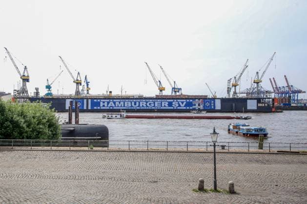 HSV celebrates over 150000 members with an oversized HSV scarf at Dock 11 in Hamburg harbor Germany , Hamburg , harbor , fish market , football , 1 Bundesliga , Hamburger SV HSV