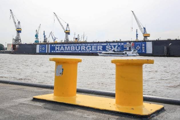 HSV celebrates over 150000 members with an oversized HSV scarf at Dock 11 in Hamburg harbor Germany , Hamburg , harbor , fish market , football , 1 Bundesliga , Hamburger SV HSV