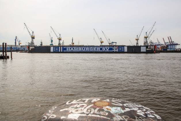 HSV celebrates over 150000 members with an oversized HSV scarf at Dock 11 in Hamburg harbor Germany , Hamburg , harbor , fish market , football , 1 Bundesliga , Hamburger SV HSV