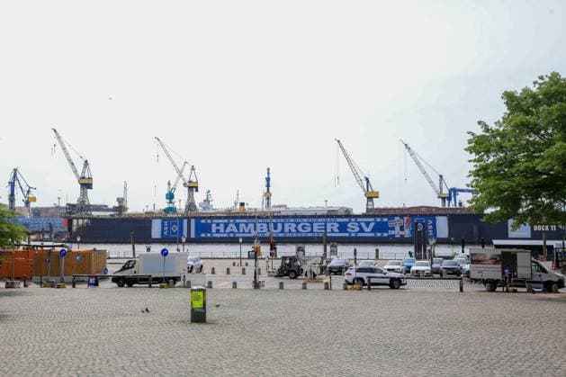 HSV celebrates over 150000 members with an oversized HSV scarf at Dock 11 in Hamburg harbor Cars Germany , Hamburg , Harbor , Fish Market , Football , 1 Bundesliga , Hamburger SV HSV