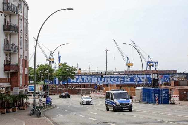 HSV celebrates over 150000 members with an oversized HSV scarf at Dock 11 in Hamburg harbor Cars Police Germany , Hamburg , Harbor , Fish Market , Football , 1 Bundesliga , Hamburger SV HSV