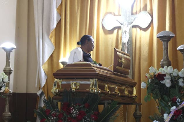 JUNCAL CEPELIO VELORIO RAUL GUERRON Ibarra, the morning of this Tuesday June 2 to the church of the community of Juncal came the remains of Raul Guerron historic world player of the Ecuadorian national soccer team, there family friends and his community give him the last goodbye Yahaira Padilla Rauls wife with the photo Juan Carlos Cevallos API Ibarra Imbabura Ecuador Copyright: xJuanxCarlosxCevallosx