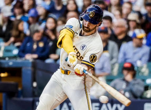 Milwaukee Brewers center fielder Garrett Mitchell hits a double in the fourth inning of the MLB, Baseball Herren, USA game between the San Francisco Giants and the Milwaukee Brewers at American Family Field in Milwaukee, Wisconsin on Tuesday, June 2, 2026.  MIL20260602815 TANNENxMAURY