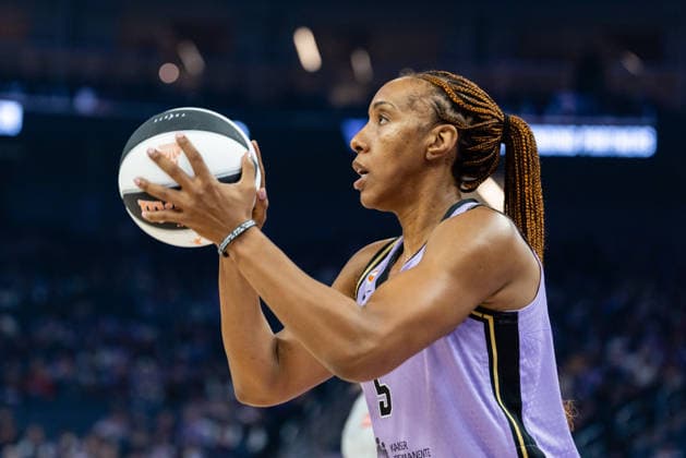 SAN FRANCISCO, CA - JUNE 02: Kayla Thornton 5 of the Golden State Valkyries shoots a three during a game against the Portland Fire on June 2, 2026 at Chase Center in San Francisco, CA. (Photo by Matthew Huang Icon Sportswire) WNBA, Basketball Damen, USA JUN 02 Portland Fire at Golden State Valkyries EDITORIAL USE ONLY Icon260602002