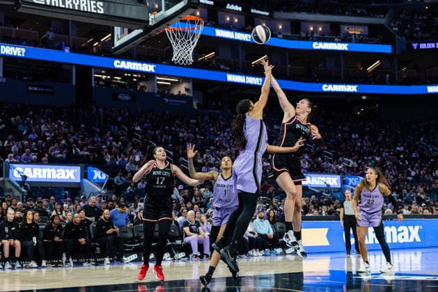 SAN FRANCISCO, CA - JUNE 02: Bridget Carleton 6 of the Portland Fire makes an and-one against Kiah Stokes 41 of the Golden State Valkyries during a game on June 2, 2026 at Chase Center in San Francisco, CA. (Photo by Matthew Huang Icon Sportswire) WNBA, Basketball Damen, USA JUN 02 Portland Fire at Golden State Valkyries EDITORIAL USE ONLY Icon260602019