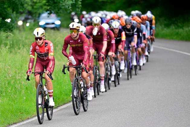 Tour de Wallonie 2026 Stage 3 VAUX-SUR-SÛRE, BELGIUM - JUNE 03 : Illustration picture of the peloton during stage 3 of the 47th edition of Ethias Tour de Wallonie an UCI ProSeries 2.Pro cycling road race stage for Men Elite of 176.9 km with start in Habay and finish in Vaux-sur-Sûre on June 3, 2026 in Vaux-sur-Sûre, Belgium, 03 06 2026 ( Motordriver Pieter Van Herzele - Vaux-sur-Sûre Belgium  Copyright: xSesx