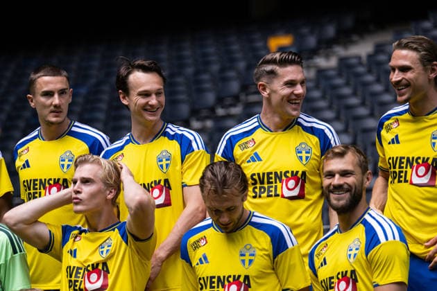 260603 Gustaf Lagerbielke, Hjalmar Ekdal, Viktor Gyökeres, Carl Starfelt, Lucas Bergvall, Eric Smith and Jesper Karlström of the Swedish national football team during the official team photo shoot on June 3, 2026 in Stockholm Photo Emma Wallskog BILDBYRAN kod EW JM0821 bbeng fotboll football soccer fotball lagbild team picture team photo sverige sweden sverige a vm 2026 fifa world cup  Copyright: EMMAxWALLSKOG BB260603EW083
