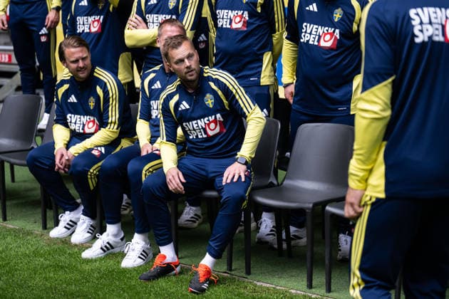 260603 Assistant coach Sebastian Larsson of the Swedish national football team during the official team photo shoot on June 3, 2026 in Stockholm Photo Emma Wallskog BILDBYRAN code EW JM0821 bbeng fotboll football soccer fotball lagbild team picture team photo sverige sweden sverige a vm 2026 fifa world cup  Copyright: EMMAxWALLSKOG BB260603EW087