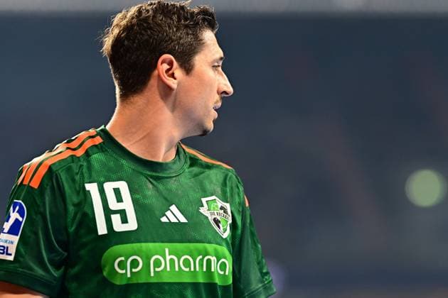 Marius Steinhauser 19 TSV Hannover Burgdorf looks off to the side with concentration The outfield player wears the green Hannover players jersey with the club logo Die Recken and the sponsor cp pharma A portrait of Marius Steinhauser 19 TSV Hannover Burgdorf Copyright: xMichaelxGelhardtx