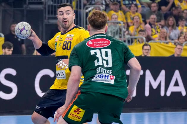 from left Jannik Kohlbacher RNL, 80 , Lukas Stutzke Die Recken, 39 , duel, duel, tackle, tackling, dynamics, action, action, 03 06 2026, Mannheim Germany , Handball, Bundesliga, Rhein Neckar Löwen TSV Hannover Burgdorf xozx