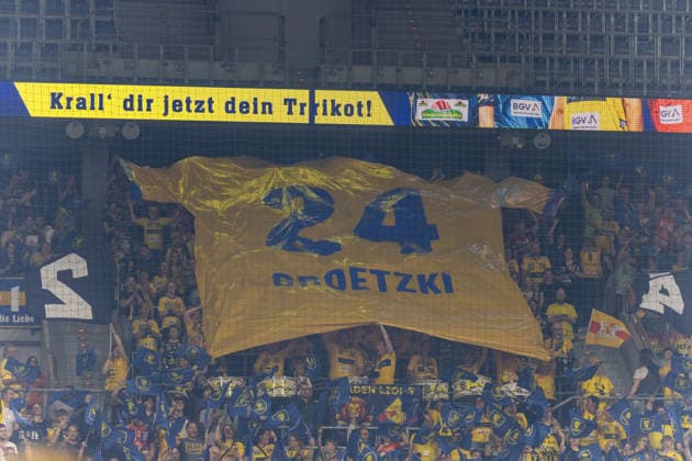 03 06 2026, xdaymx, Handball Daikin HBL, Rhein Neckar Loewen TSV Hannover Burgdorf Choreography for the last home game of Patrick Groetzki Rhein Neckar Löwen DFL DFB REGULATIONS PROHIBIT ANY USE OF PHOTOGRAPHS as IMAGE SEQUENCES and or QUASI VIDEO Mannheim