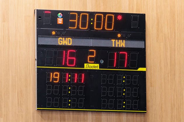 The half-time score of 16 17 is displayed on a scoreboard GER, GWD Minden vs THW Kiel, Handball, 1 Bundesliga, Matchday 33, Matchday 2025 2026, 03 06 2026 GER, GWD Minden vs THW Kiel, Handball, 1 Bundesliga, Matchday 33, Matchday 2025 2026, 03 06 2026 Minden Copyright: xEibner-Pressefoto JanxRollingerx EP_JSK